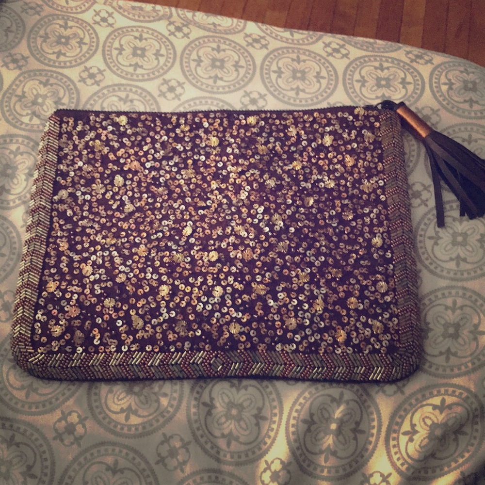 Large wristlet/pouch/clutch